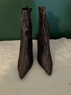 Women’s Glittery Simmi Bootie Size 11
